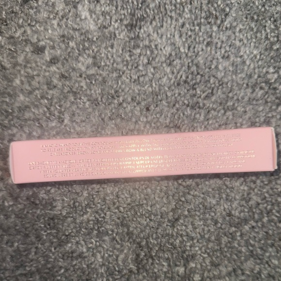 Charlotte Tilbury Beauty Light Wand in Pillow Talk! - Picture 4 of 4